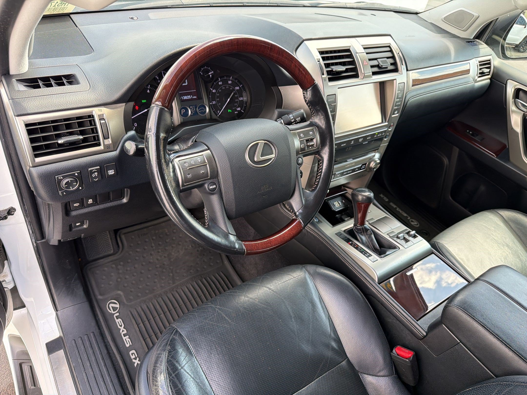 Used 2017 Lexus GX 460 Premium w/ Premium Package AWD/4WD image 3