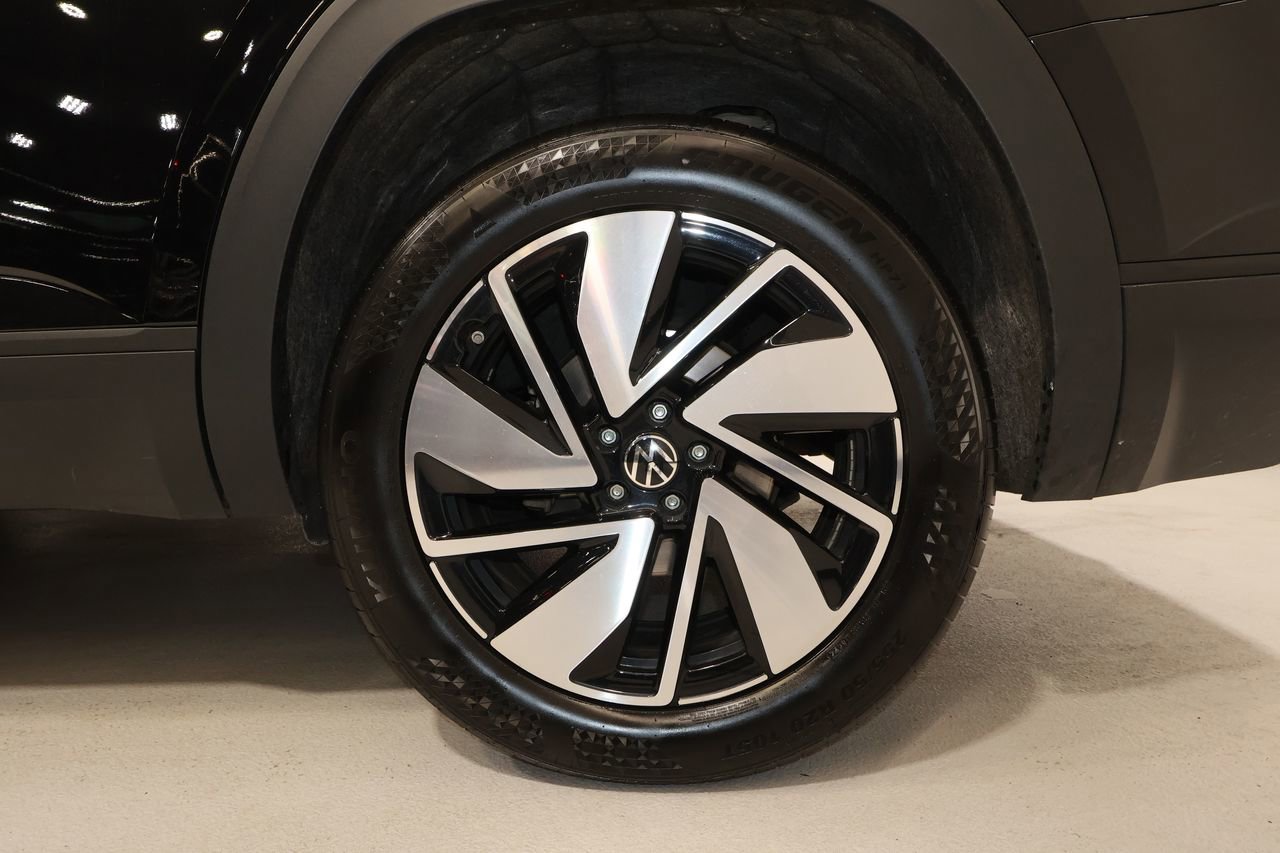 Used 2025 Volkswagen Atlas SE image 33