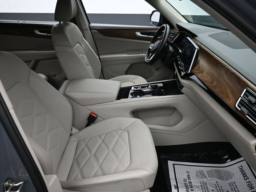 Used 2025 Volkswagen Atlas SE FWD image 21