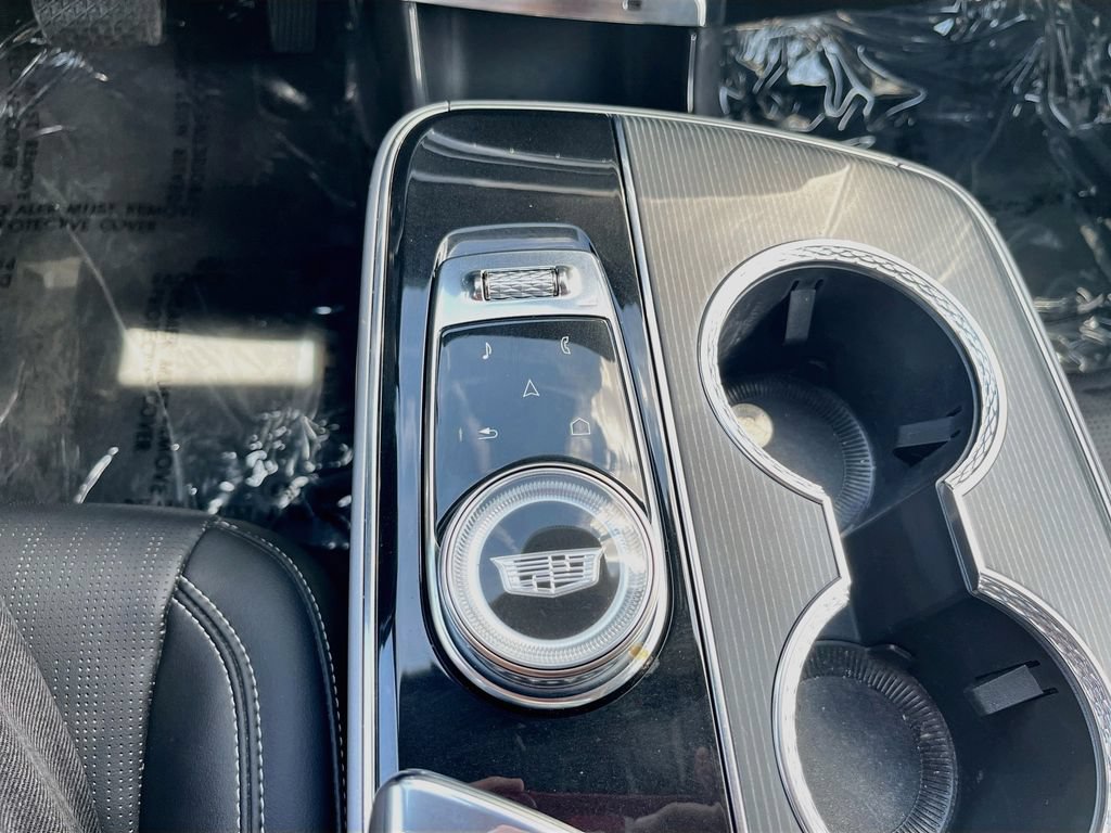 Used 2025 Cadillac Lyriq Luxury AWD/4WD image 40