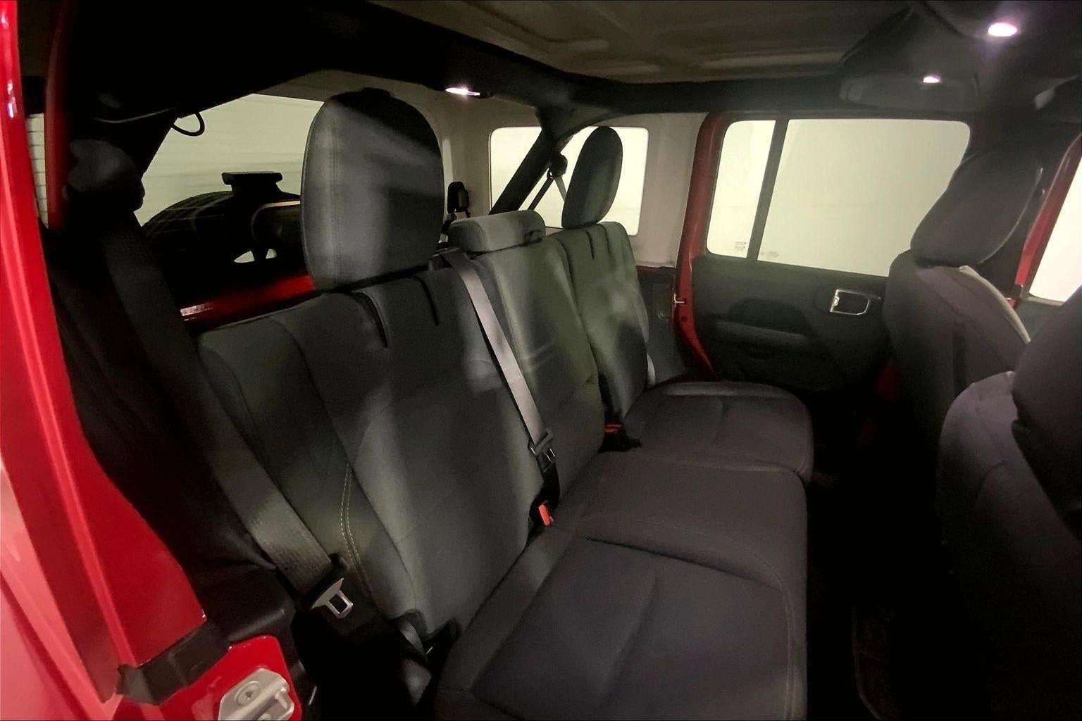 Used 2024 Jeep Wrangler Unlimited Sahara AWD/4WD image 23