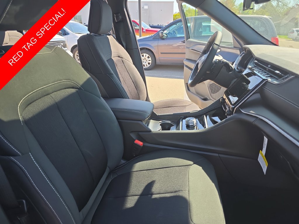 New 2026 Jeep Grand Cherokee Laredo X AWD/4WD image 10