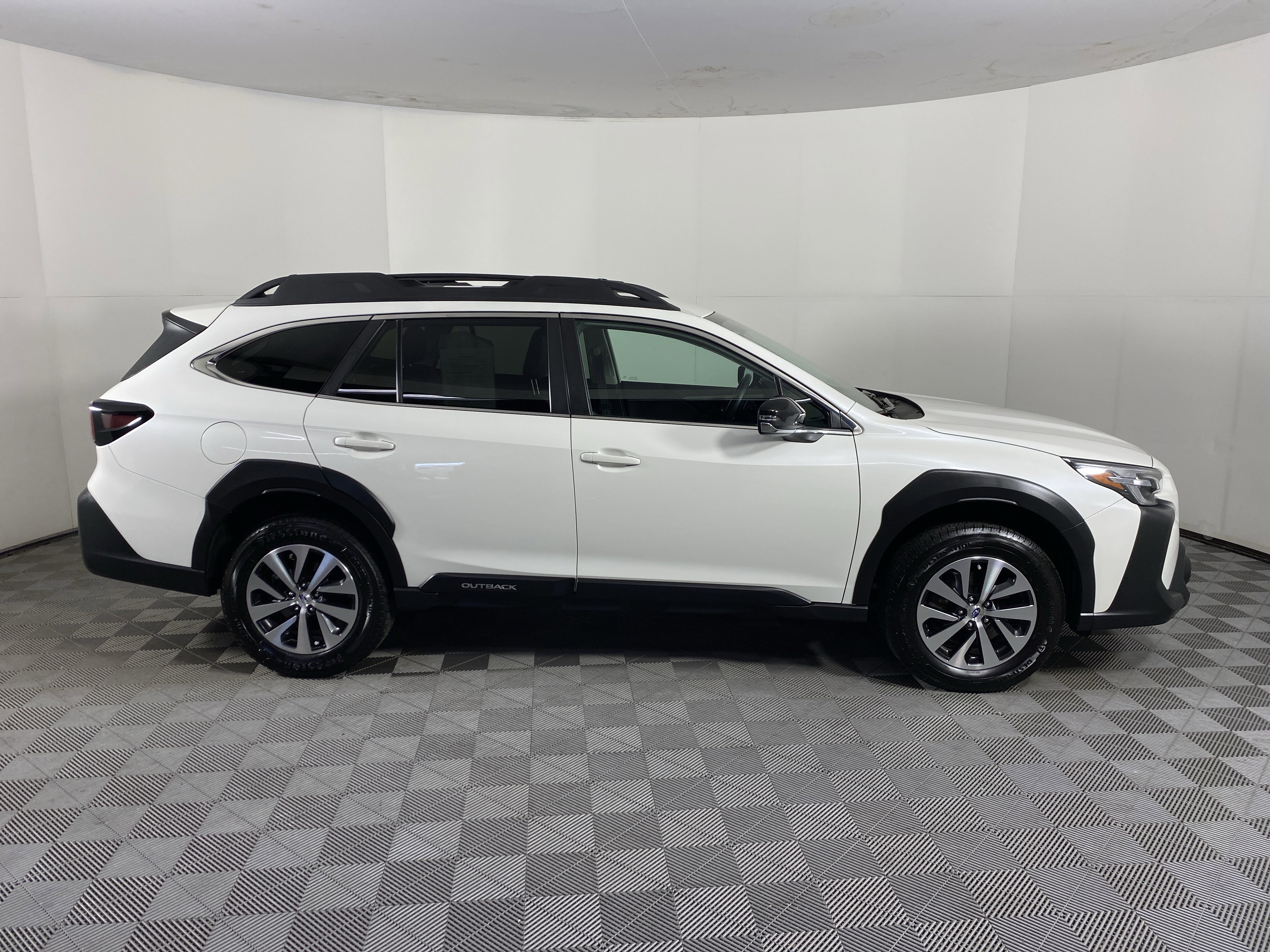 Used 2024 Subaru Outback Premium image 6