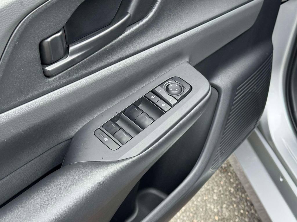 Used 2024 Toyota Prius LE FWD image 15