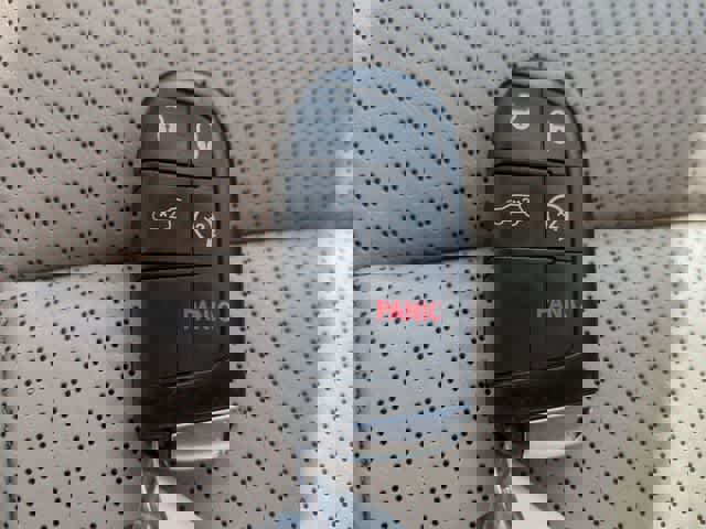 Used 2020 Jeep Grand Cherokee Limited w/ Luxury Group II image 36