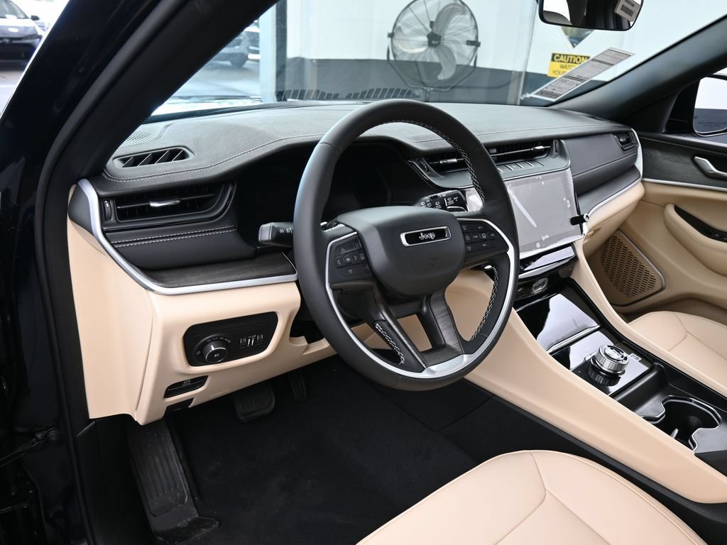 Used 2026 Jeep Grand Cherokee Limited RWD image 10