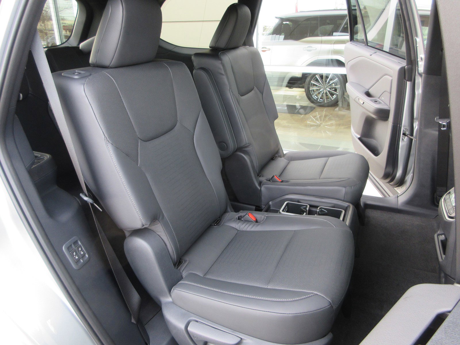 New 2025 Lexus TX 500h AWD image 18