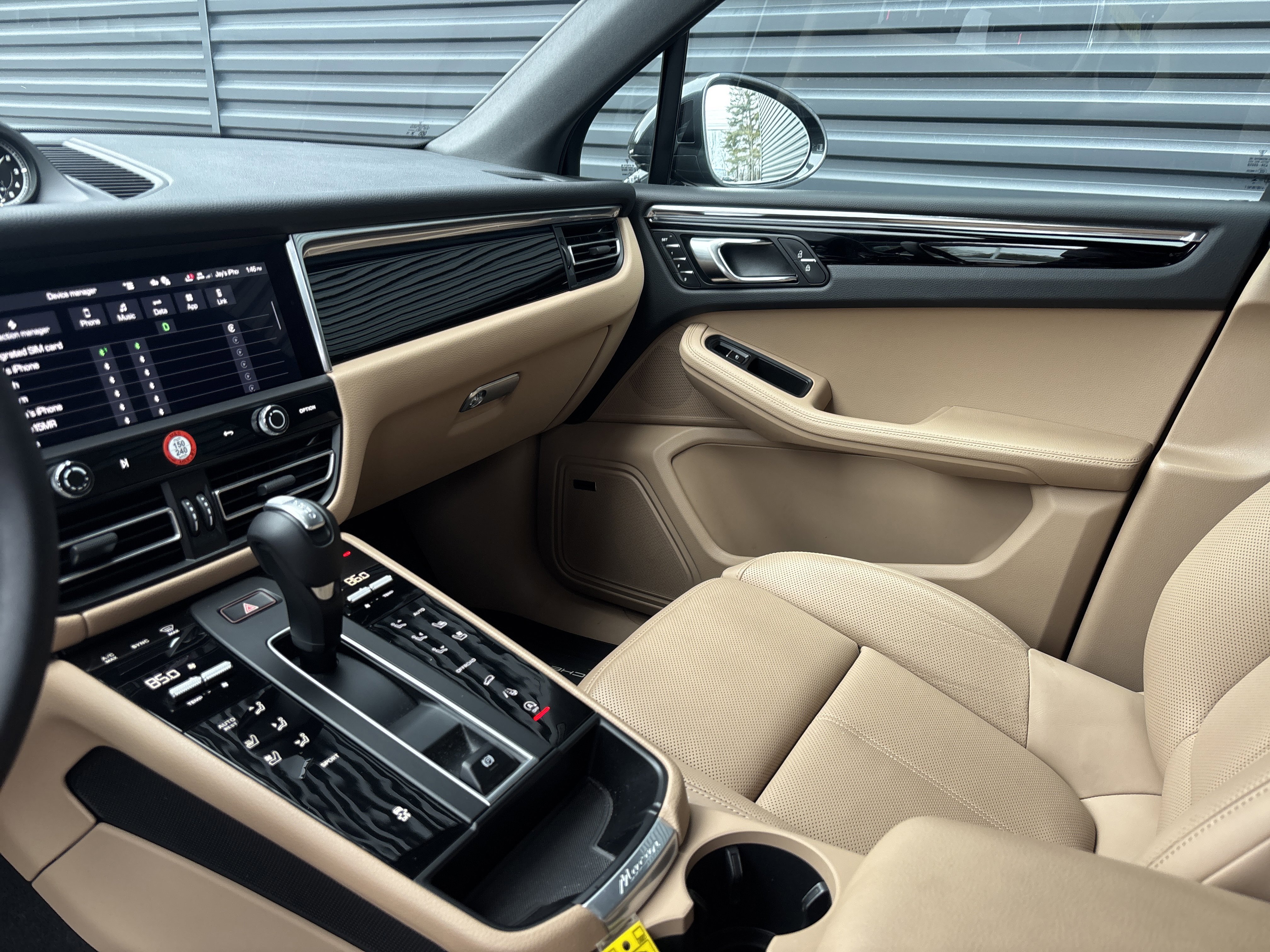 Certified 2025 Porsche Macan image 13