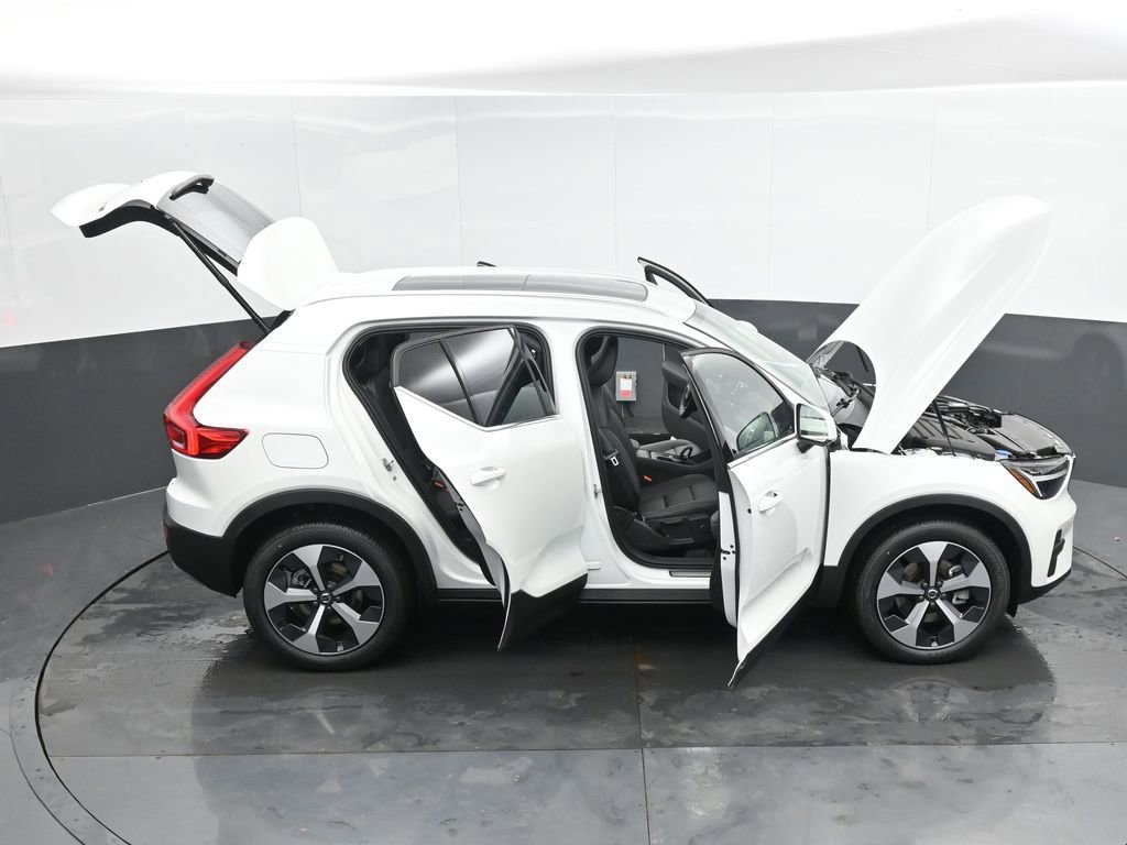 New 2025 Volvo XC40 B5 Core w/ Protection Package Premier image 48