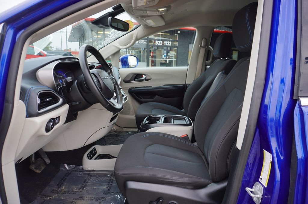 Used 2021 Chrysler Pacifica Touring image 21