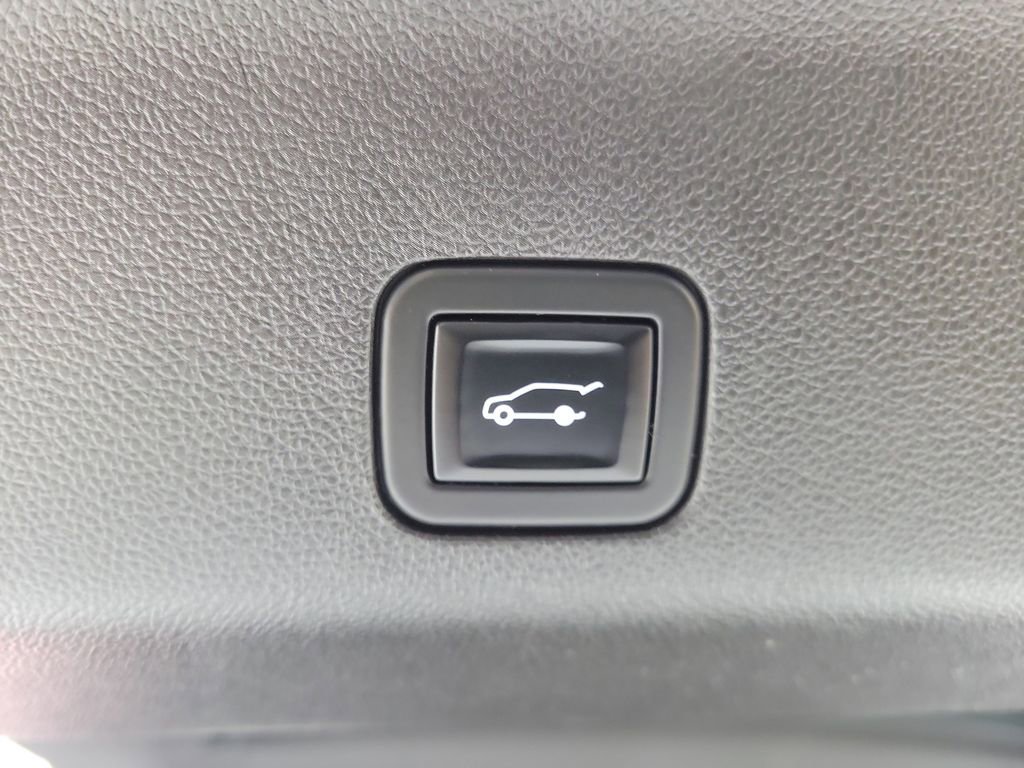 Certified 2021 Cadillac Escalade Sport Platinum w/ Heavy-Duty Trailer Package image 8