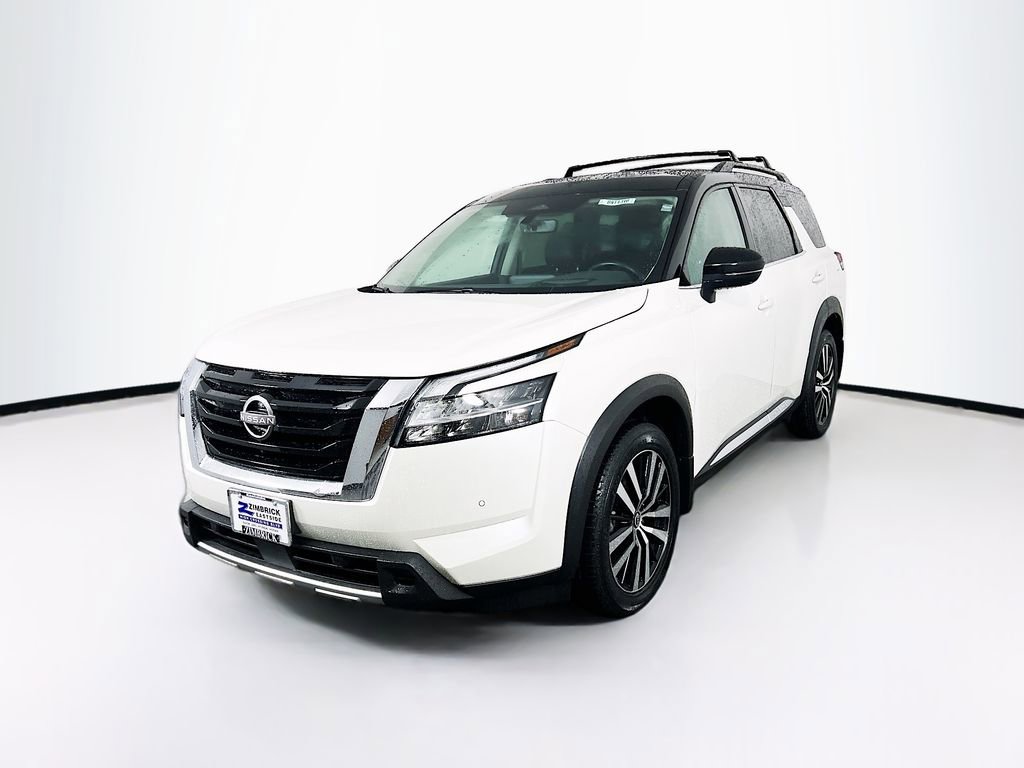 Used 2023 Nissan Pathfinder Platinum image 3