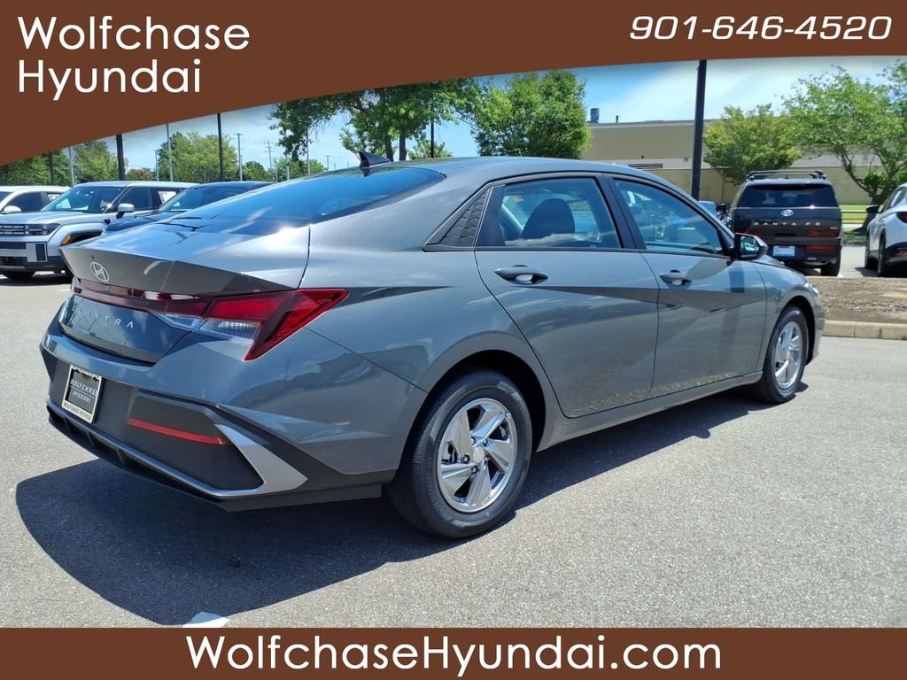 New 2026 Hyundai Elantra SE FWD image 5