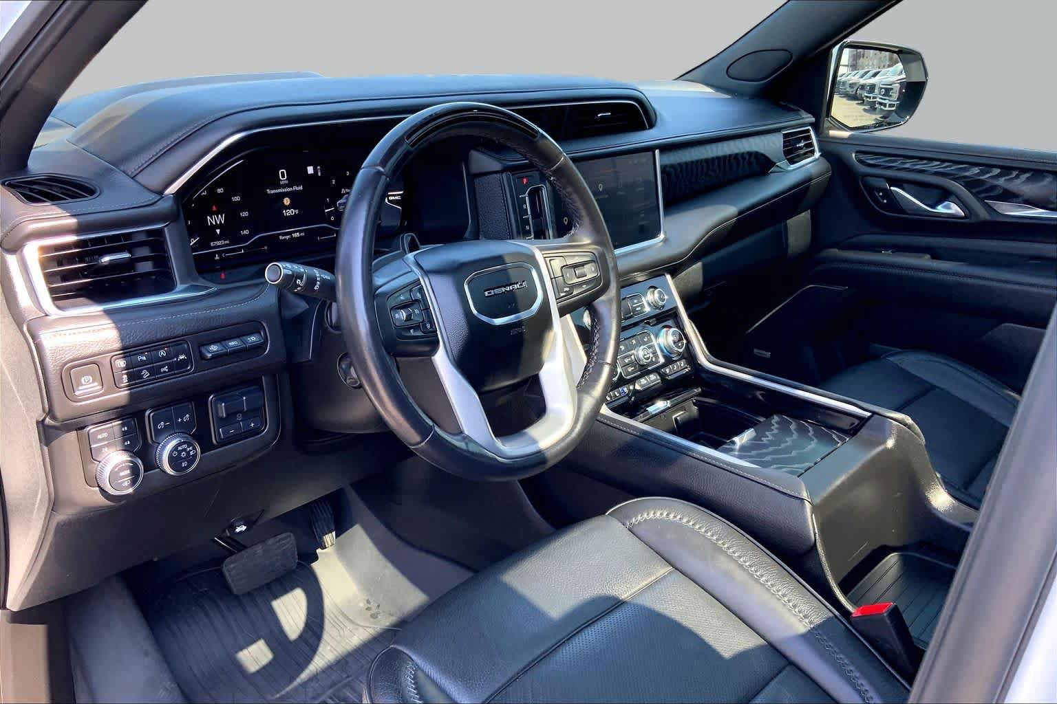 Used 2023 GMC Yukon Denali w/ Denali Reserve Package AWD/4WD image 16