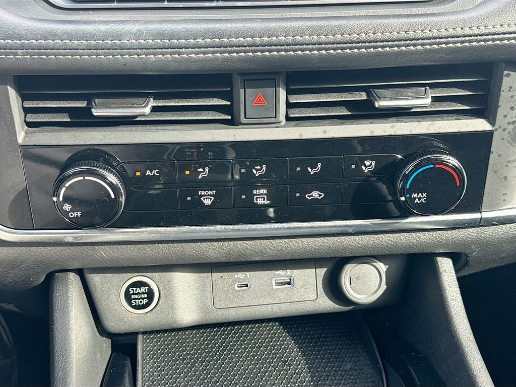 Used 2023 Nissan Rogue S image 16