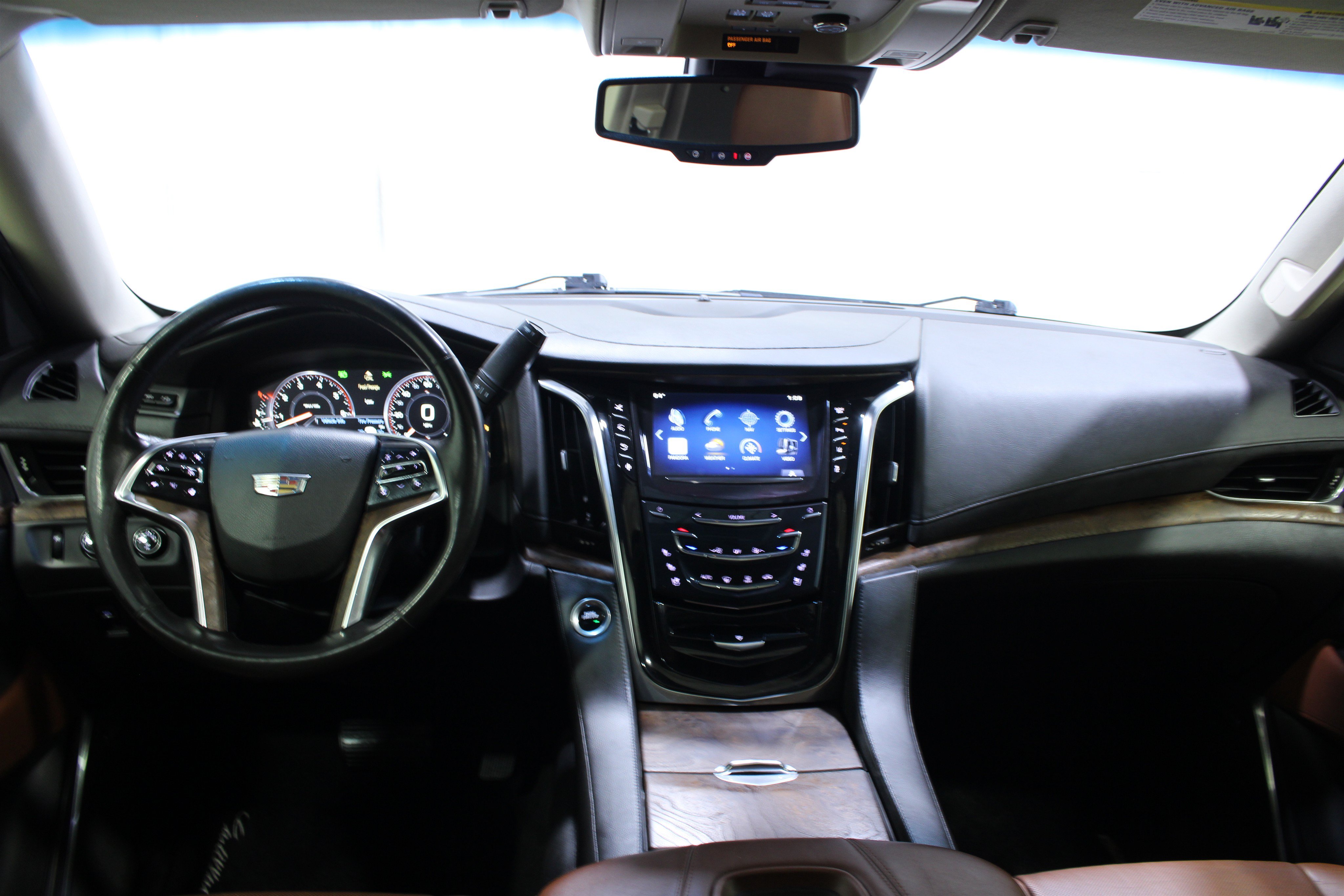 Used 2015 Cadillac Escalade Premium AWD/4WD image 2