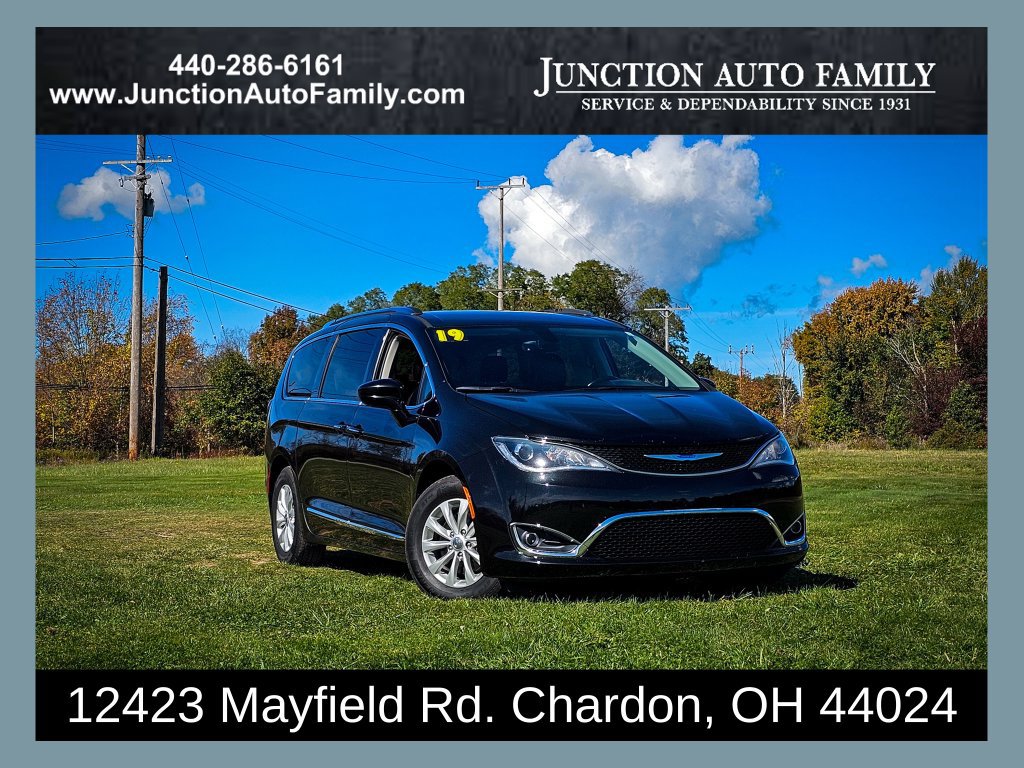 Used 2019 Chrysler Pacifica Touring-L FWD 360° Tour