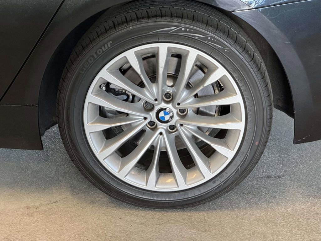 Used 2023 BMW 530i xDrive w/ Premium Package AWD/4WD image 8