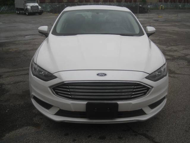 Used 2018 Ford Fusion SE w/ Fusion SE Technology Package image 2