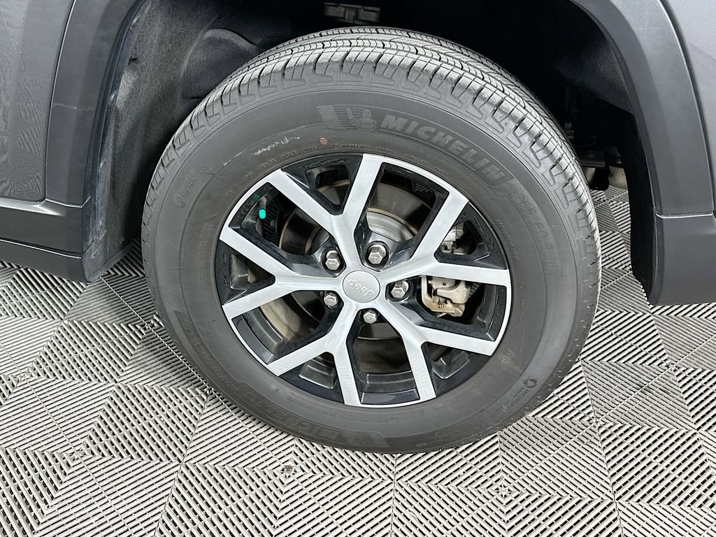 Certified 2025 Jeep Grand Cherokee Limited image 41