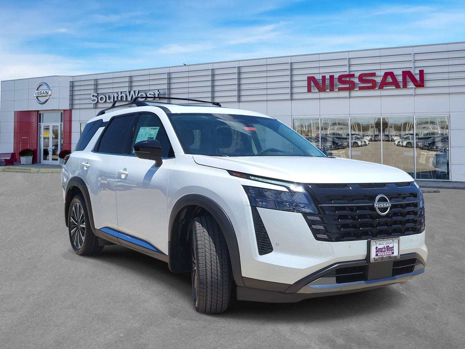 New 2026 Nissan Pathfinder Platinum w/ Cargo Package FWD image 3