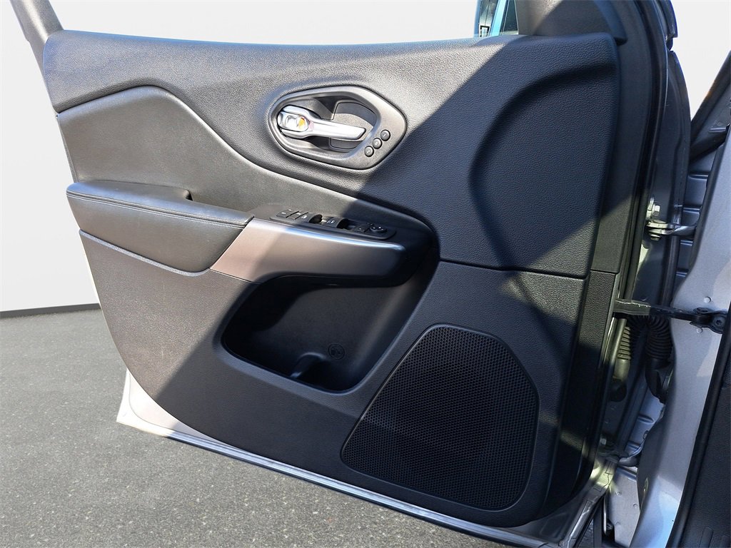 Used 2020 Jeep Cherokee Limited image 28