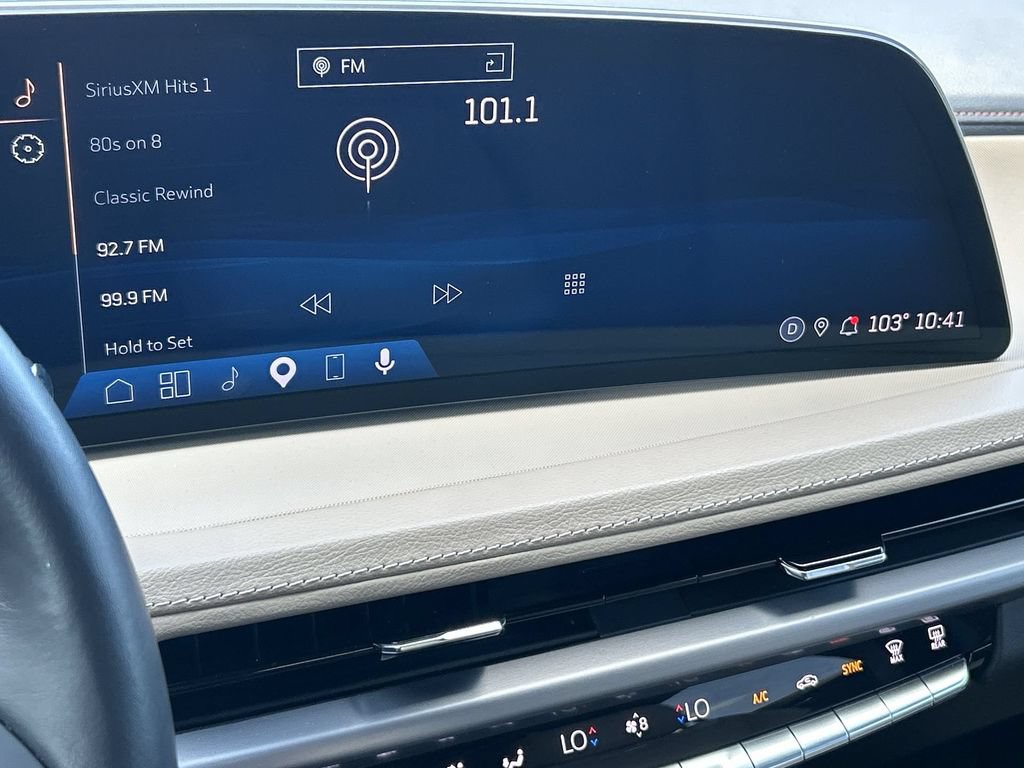 Used 2024 Cadillac XT4 Luxury w/ Cold Weather Package FWD image 13