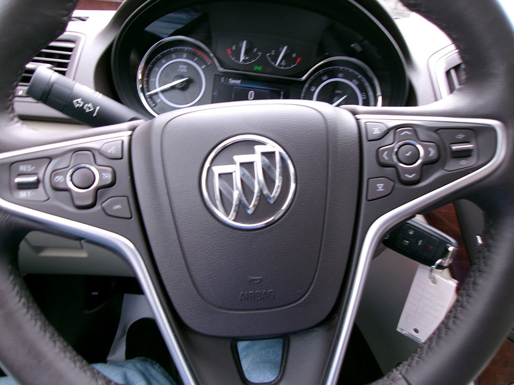 Used 2017 Buick Regal Sport Touring image 16