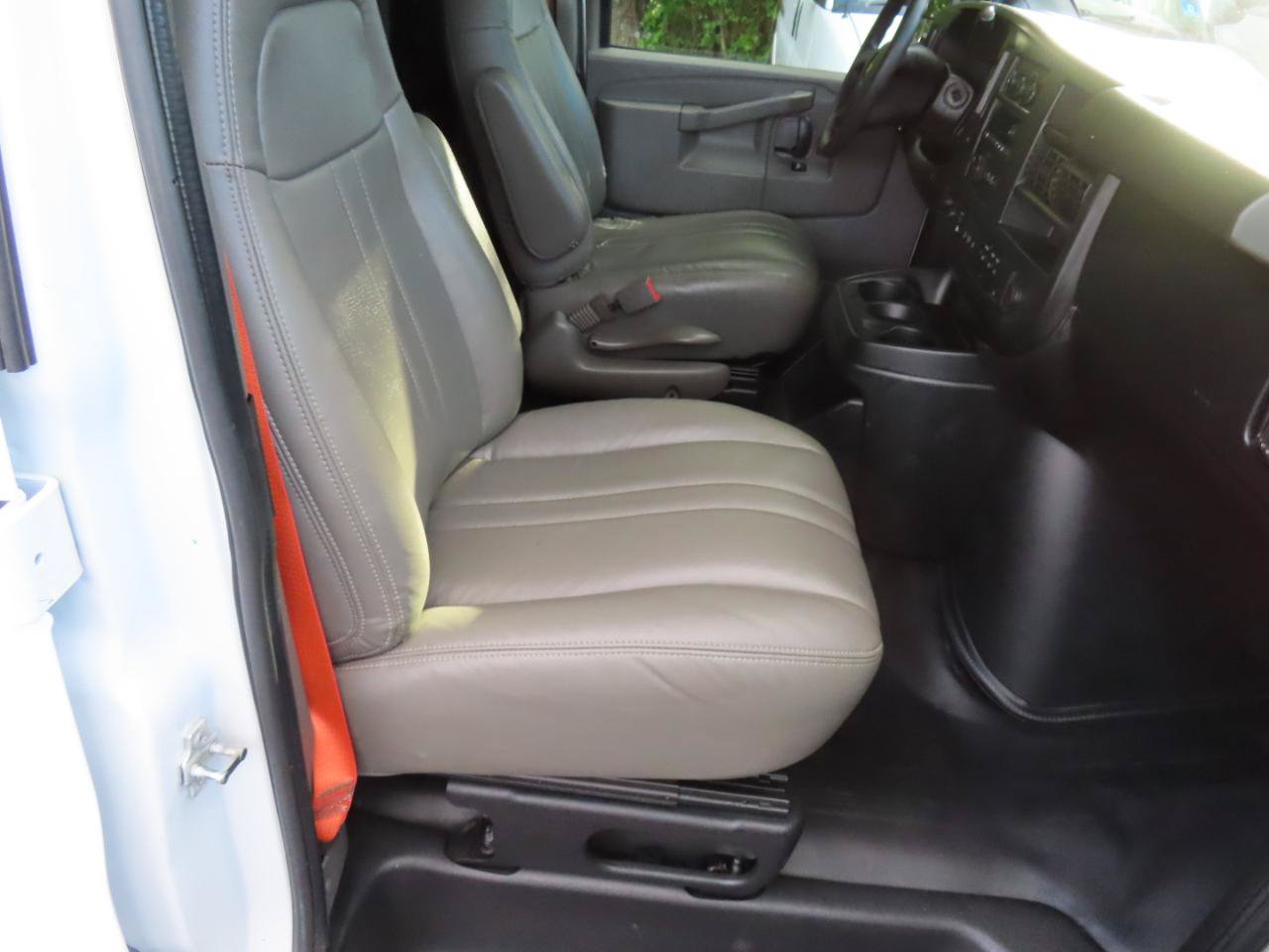 Used 2018 Chevrolet Express 2500 w/ Driver Convenience Package RWD image 15
