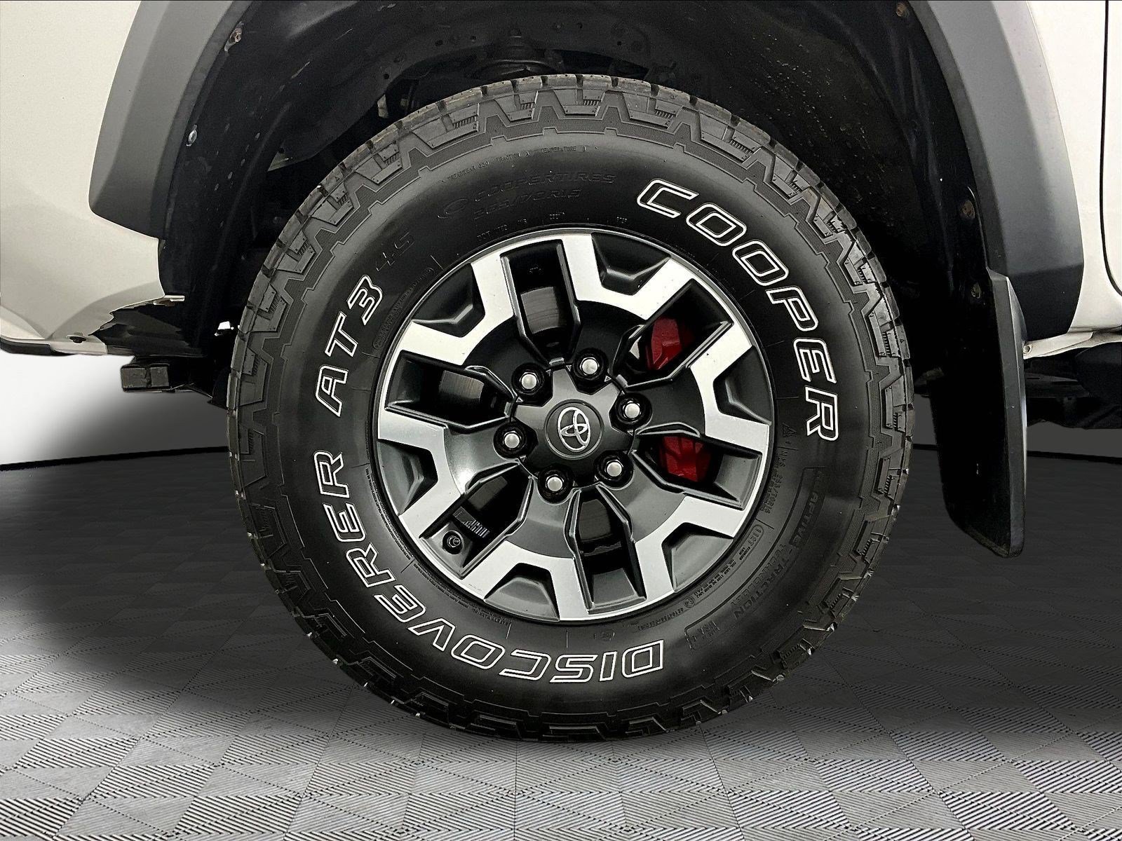 Used 2020 Toyota Tacoma TRD Off-Road w/ TRD Premium Off Road Package AWD/4WD image 35
