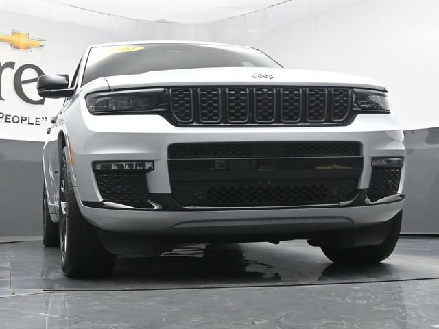 Used 2023 Jeep Grand Cherokee L Summit AWD/4WD image 3