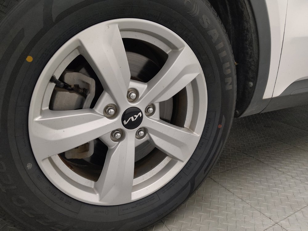 Used 2023 Kia Sorento LX FWD image 31
