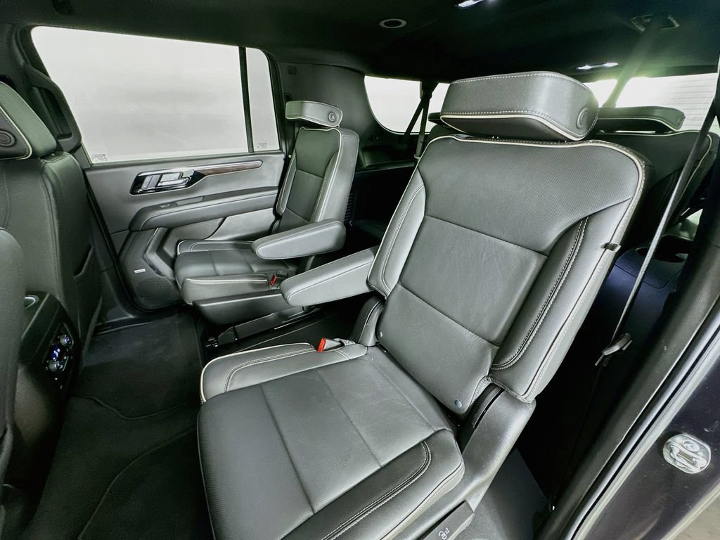 Used 2026 Chevrolet Suburban Premier AWD/4WD image 31