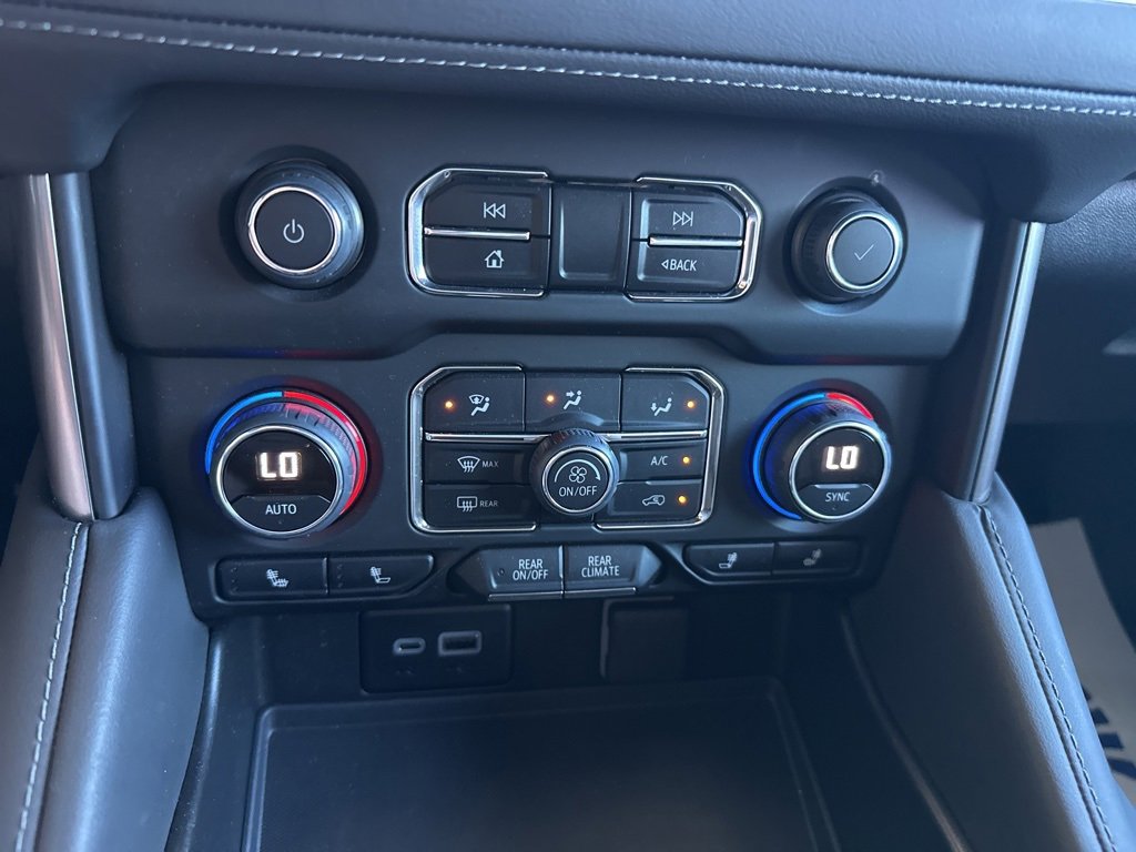 Used 2024 Chevrolet Suburban Z71 w/ Luxury Package image 21