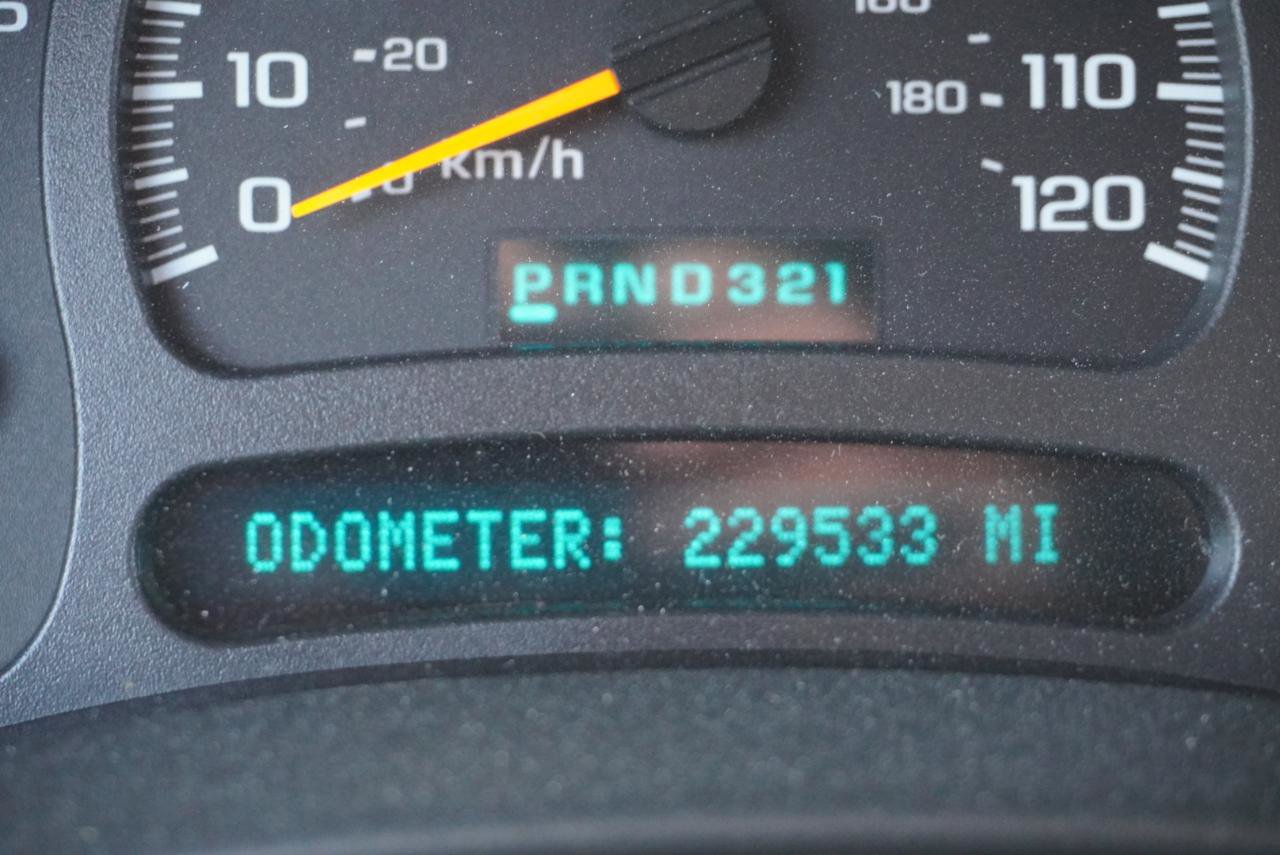 Used 2003 Chevrolet Suburban LS w/ LS Preferred Equipment Group image 38