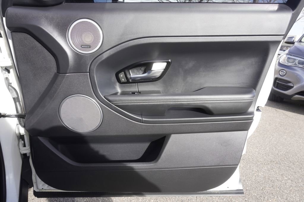 Used 2014 Land Rover Range Rover Evoque Prestige image 21