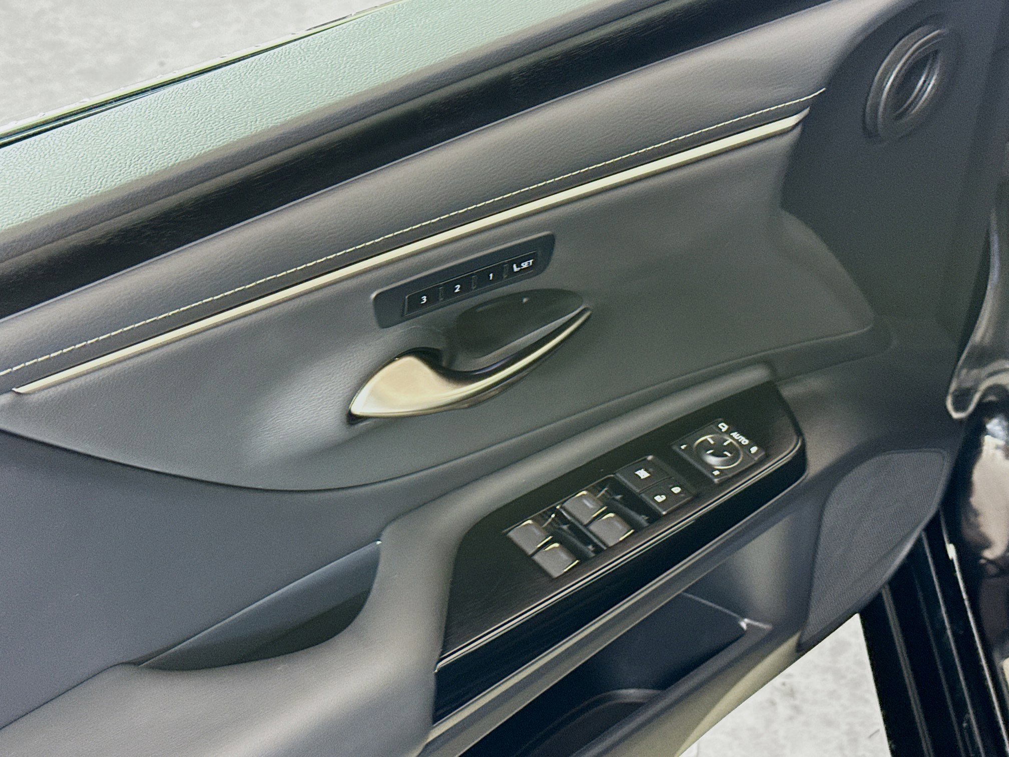 Certified 2025 Lexus ES 350 350 w/ Premium Package image 20