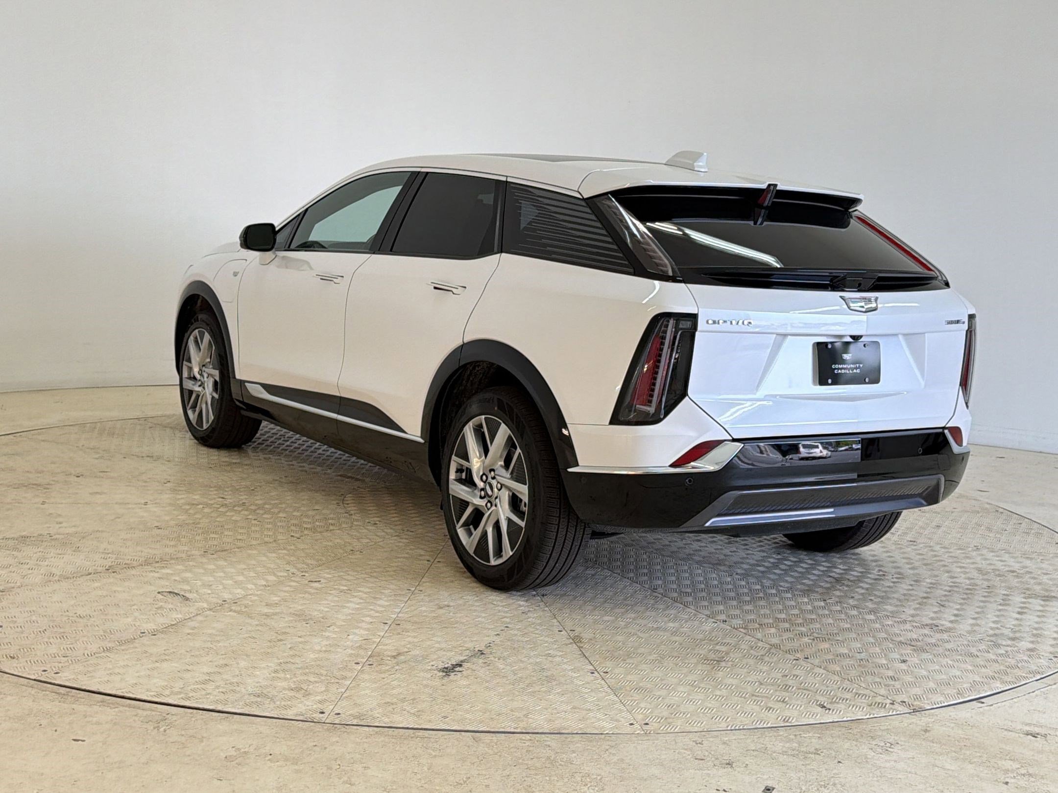 New 2025 Cadillac Optiq Luxury 1 AWD/4WD image 3