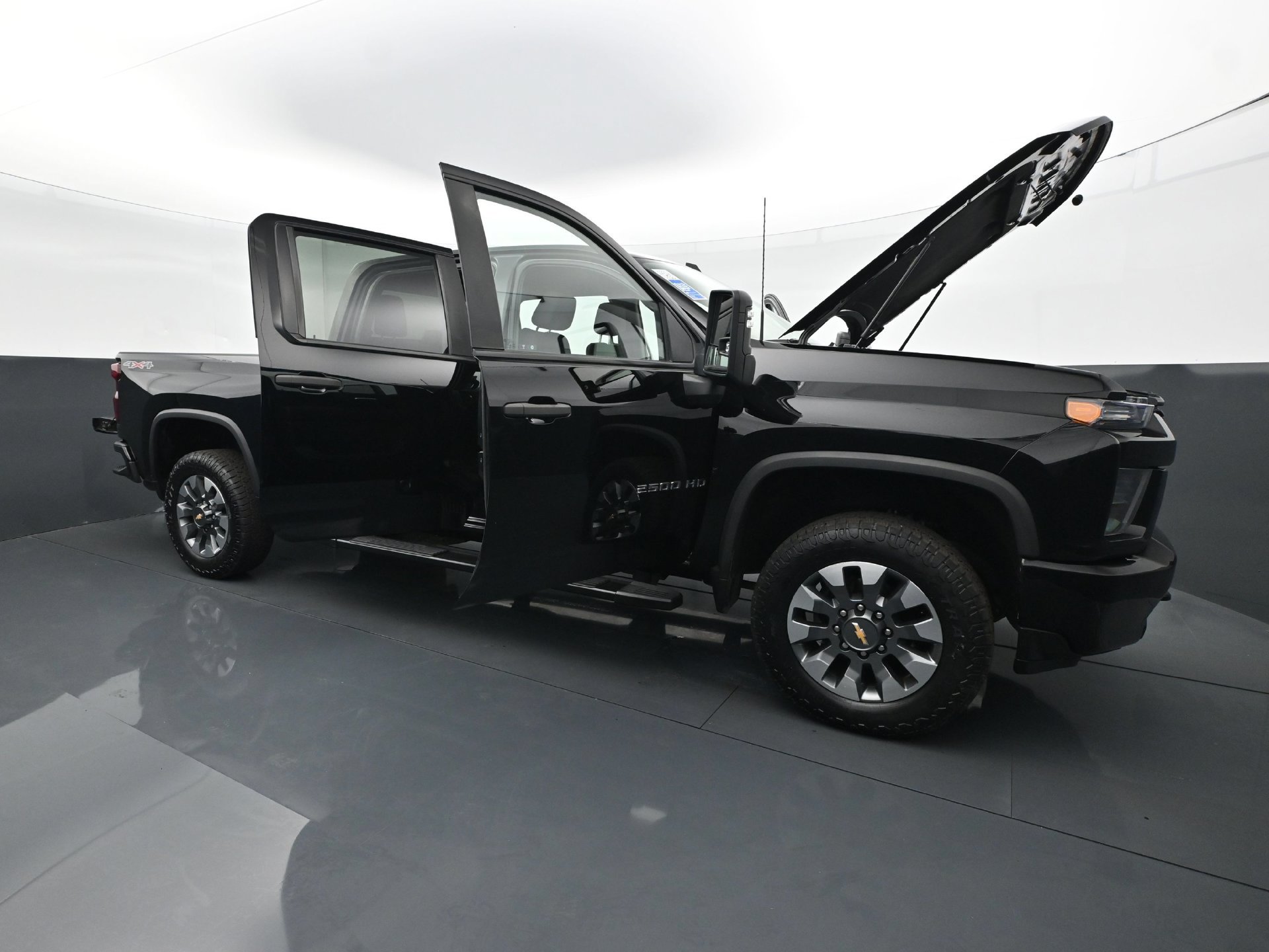 Used 2022 Chevrolet Silverado 2500 Custom w/ Custom Value Package AWD/4WD image 35