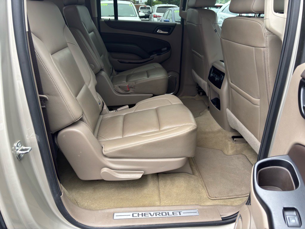 Used 2017 Chevrolet Suburban LT image 23