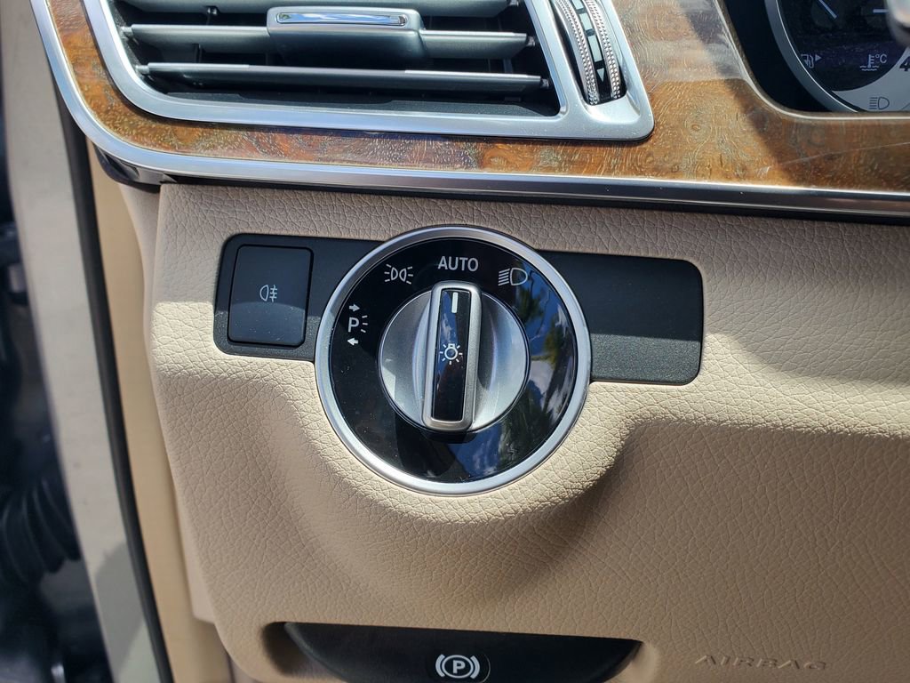 Used 2014 Mercedes-Benz E 350 4MATIC Sedan image 22