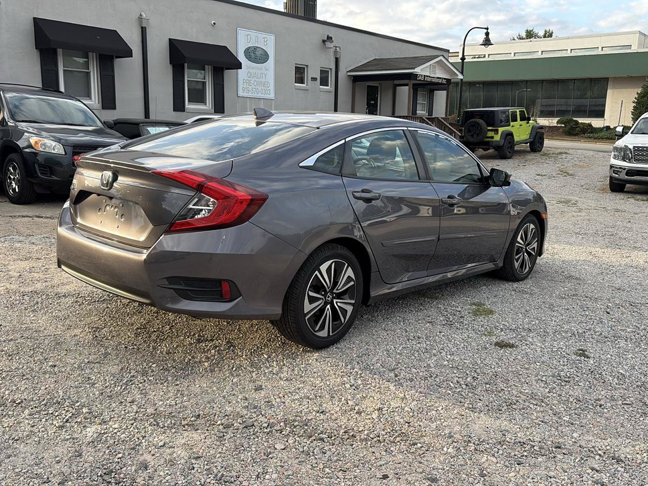 Used 2018 Honda Civic EX-T image 9