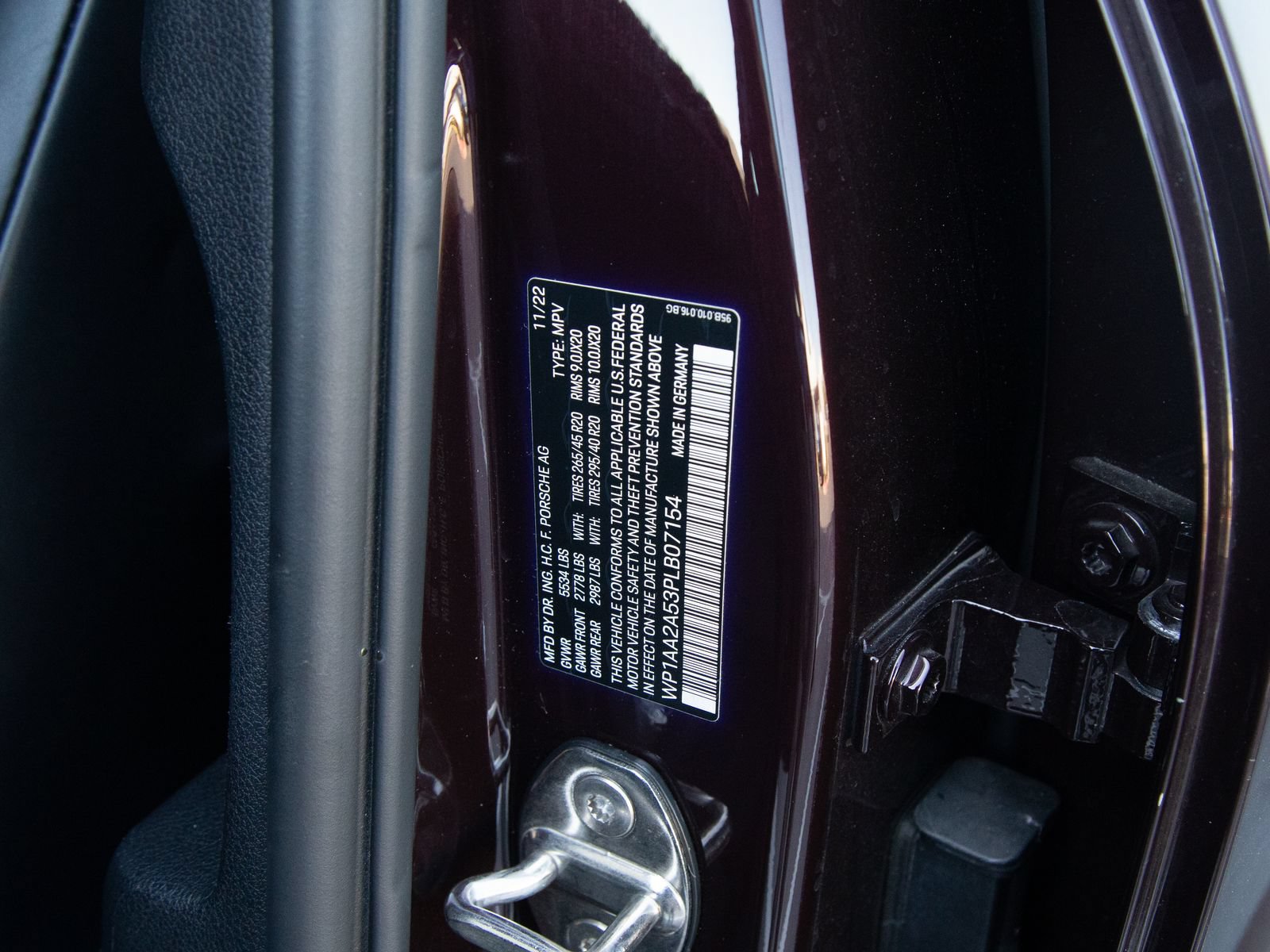 Certified 2023 Porsche Macan Turbo AWD/4WD image 19