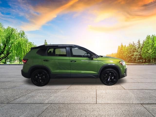 Used 2025 Volkswagen Taos SE image 3