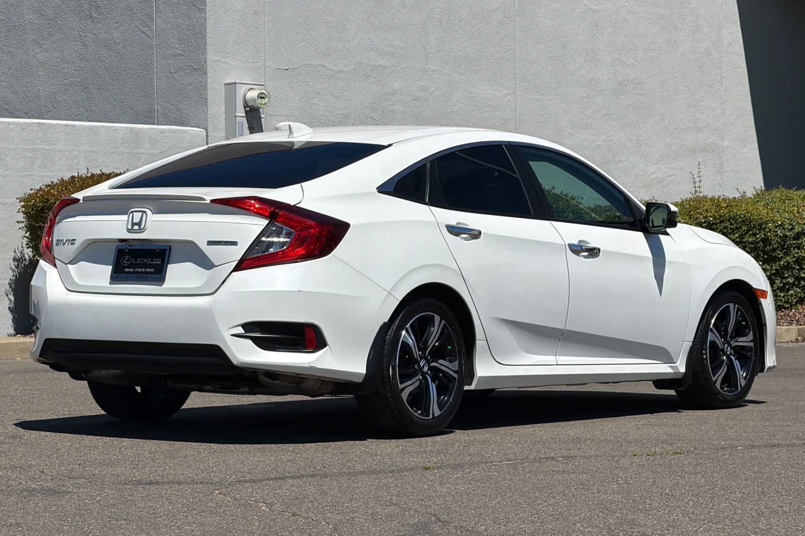 Used 2017 Honda Civic Touring image 2