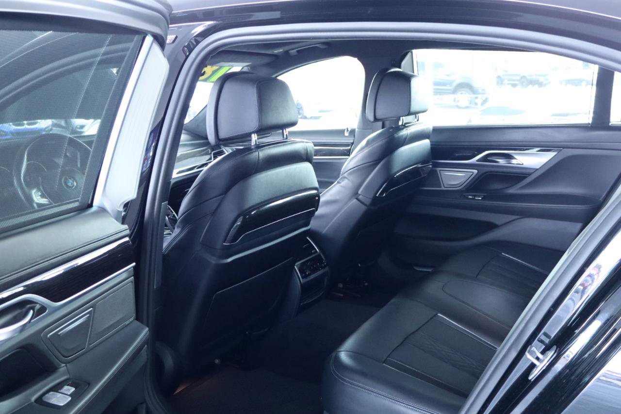 Used 2018 BMW 750i RWD image 31