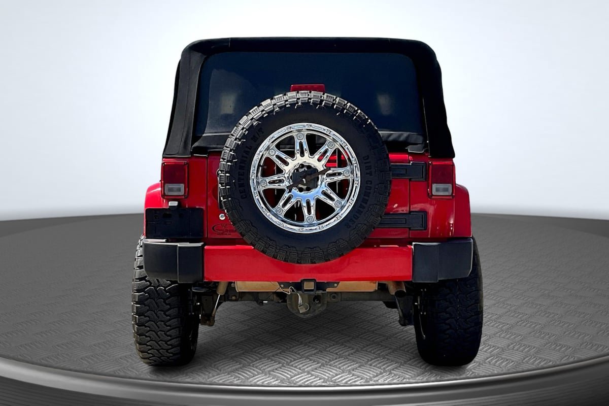 Used 2016 Jeep Wrangler Sahara w/ Connectivity Group AWD/4WD image 4