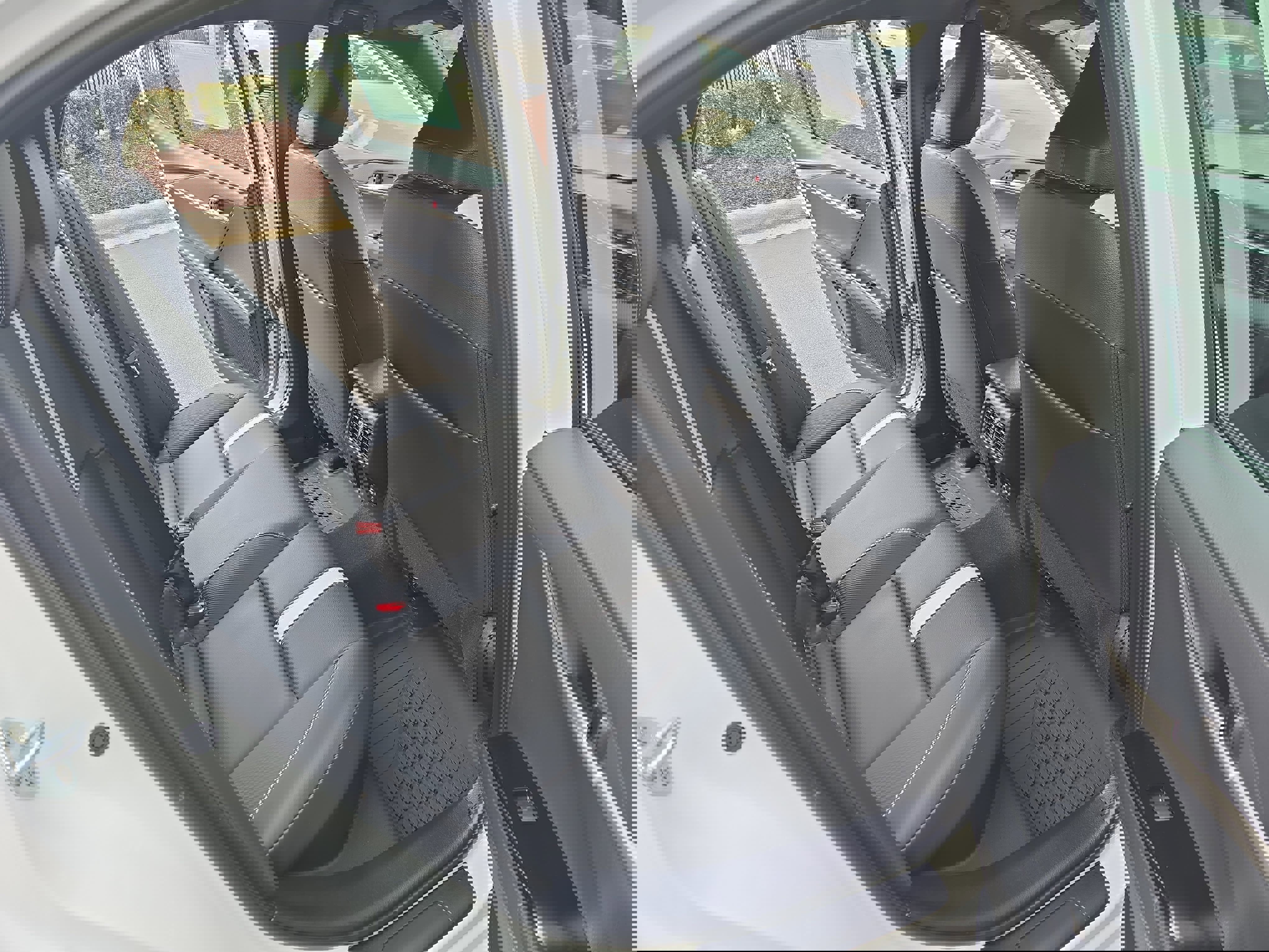 Used 2025 Toyota Camry SE image 11