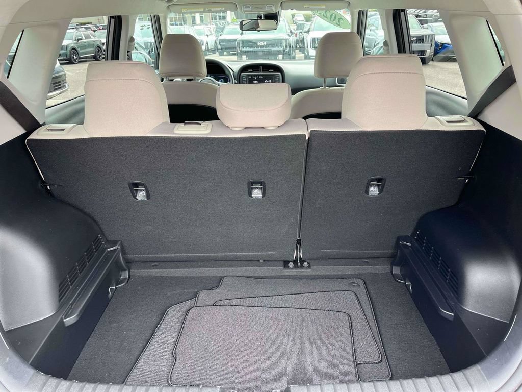 Used 2025 Kia Soul LX w/ LX Technology Package FWD image 7