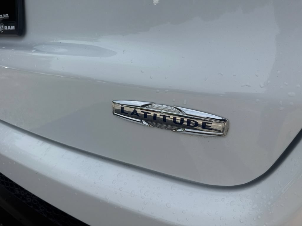 Used 2023 Jeep Compass Latitude AWD/4WD image 16